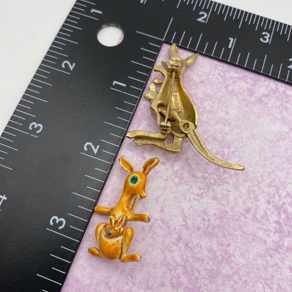 Kangaroo Brooch Pair AVON Vintage Goldtone - Picture 5 of 9